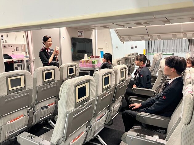 J A L 客室乗務員体験プログラム