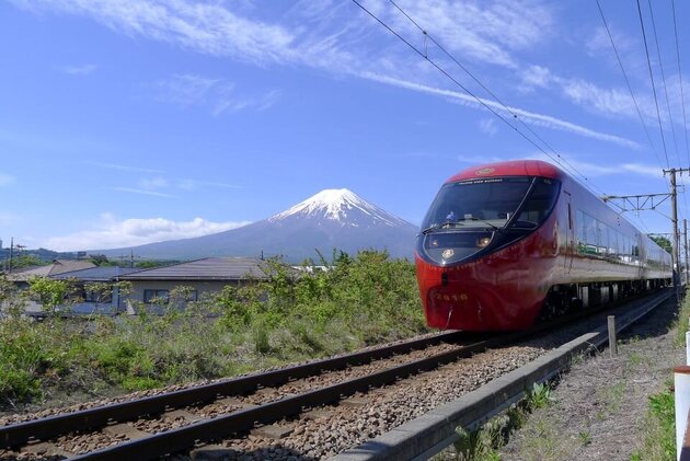富士山ビュー特急特別車両貸切スイーツプラン ひまわりの絶景と古民家カフェ KONOHANA 五感で楽しむランチ