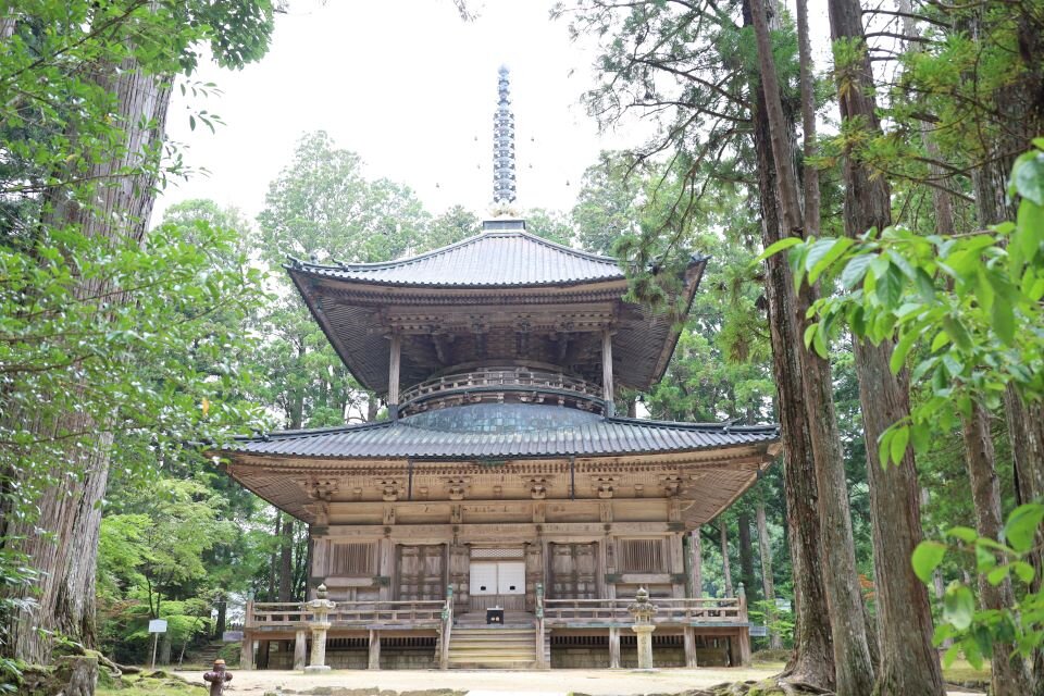 760_高野山　壇上伽藍_写真提供：(公社)和歌山県観光連盟.jpg