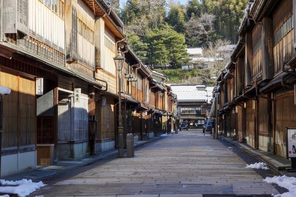 s写真提供：石川県観光連盟　1111111878_ひがし茶屋街（冬）.jpg